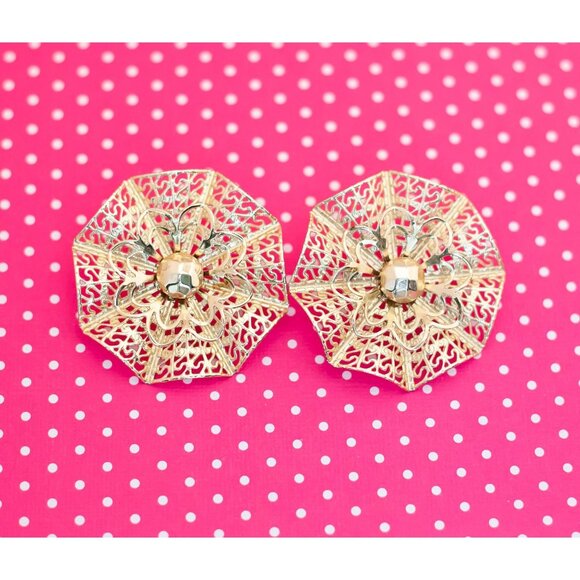 Vintage Queen's Web Clip On Earrings - P20 - Picture 1 of 2